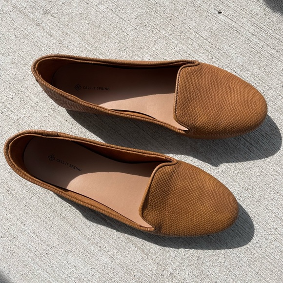 Call it Spring Brown Flats 3/30 - Picture 2 of 7